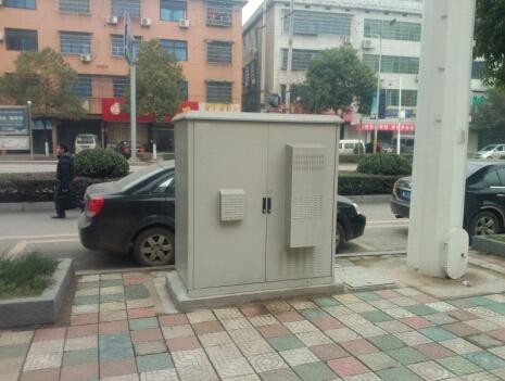 China Armário exterior das telecomunicações da rua, cerco exterior, armário da bateria fornecedor