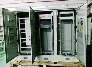China Cerco exterior de três telecomunicações da porta, com condicionador de ar, PDU, compartimento de bateria fornecedor