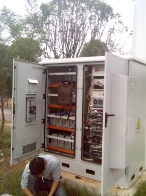 China Cerco exterior da bateria IP55 com condicionador de ar, armário da bateria, armário do equipamento fornecedor