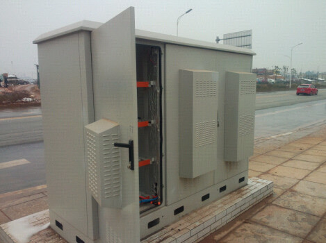 China Armário exterior das telecomunicações com condicionador de ar de AC/DC, permutador de calor ou o condicionador de ar TÉCNICO fornecedor