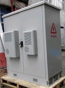 China Armário exterior das telecomunicações IP55, com condicionador de ar e permutador de calor, sensores, PDU fornecedor