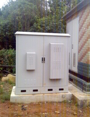 China Cerco exterior das telecomunicações, armário da rede, IP55, com o compartimento da bateria e do equipamento fornecedor