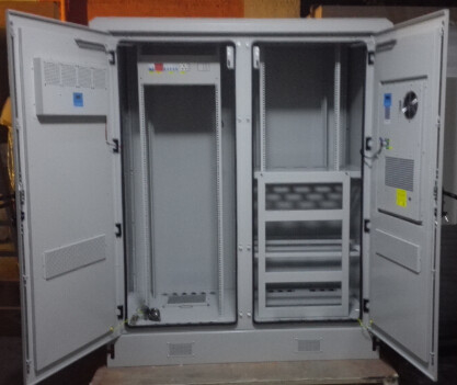 China DDTE073: Abrigo exterior das telecomunicações, com condicionador de ar, PDU, para a estação base das telecomunicações, IP55 fornecedor