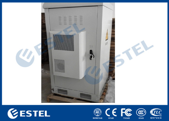 China Um armário exterior galvanizado compartimento das telecomunicações da parede dobro de aço com condicionador de ar e fãs fornecedor