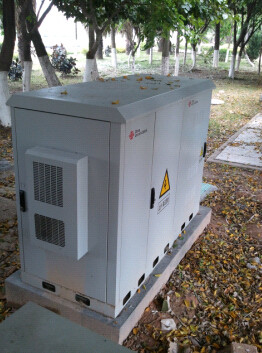 Armário exterior das telecomunicações do compartimento IP55 três, com condicionador de ar ou permutador de calor fornecedor