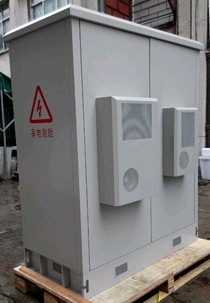 Armário exterior das telecomunicações IP55, com condicionador de ar e permutador de calor, sensores, PDU fornecedor