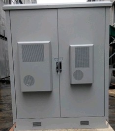 Armário exterior das telecomunicações IP55, com condicionador de ar e permutador de calor, sensores, PDU fornecedor