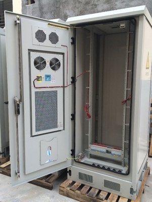 Armário exterior feito-à-medida/cerco das telecomunicações da cremalheira da polegada ET9090210,19 com permutador de calor fornecedor