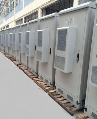 Armário exterior feito-à-medida/cerco das telecomunicações da cremalheira da polegada ET9090210,19 com permutador de calor fornecedor