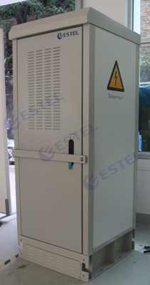 Armário exterior altamente contra-roubo de 19 telecomunicações da polegada 32U com refrigerar do fã/que carrega altamente o armário da estação base da carga fornecedor