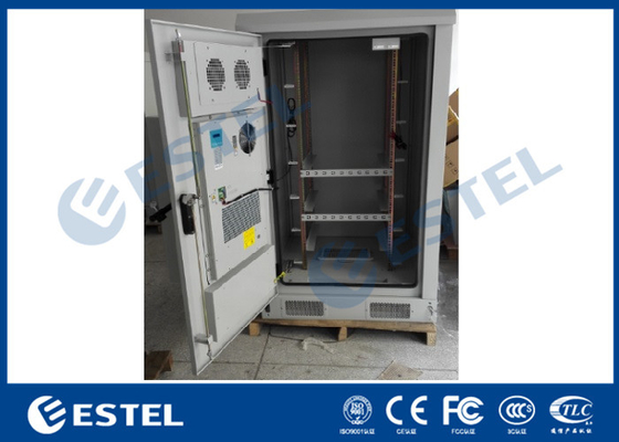 Um armário exterior galvanizado compartimento das telecomunicações da parede dobro de aço com condicionador de ar e fãs fornecedor