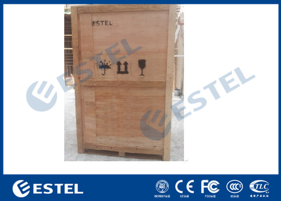 Um armário exterior galvanizado compartimento das telecomunicações da parede dobro de aço com condicionador de ar e fãs fornecedor